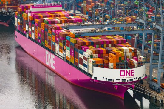 One Sincerity realiza su escala inaugural en Lázaro Cárdenas